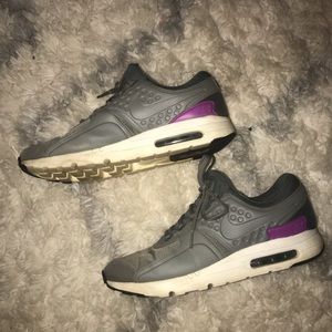 Nike Air Tennis Shoes